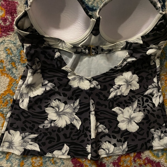 Jaclyn Smith Floral Sweetheart Neckline Animal Print Halter Tankini set - Picture 8 of 14